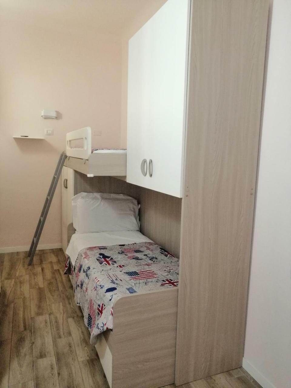 Apartment 5 Terre Flat